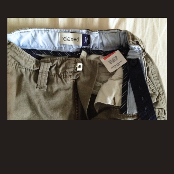 GAP adjustable pants. Husky fit, khaki colour, size 8. - Picture 4 of 5